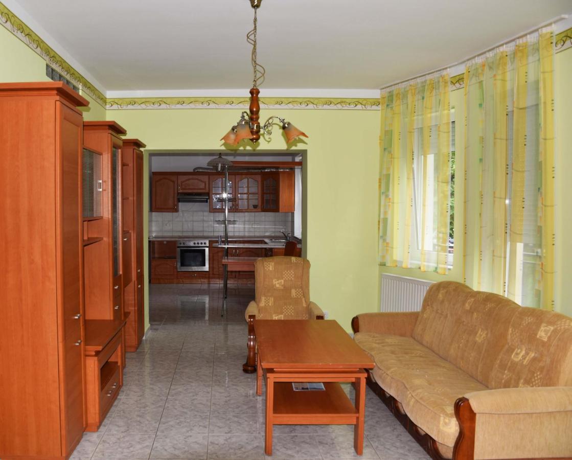 Pilikan Apartments Lenti Extérieur photo