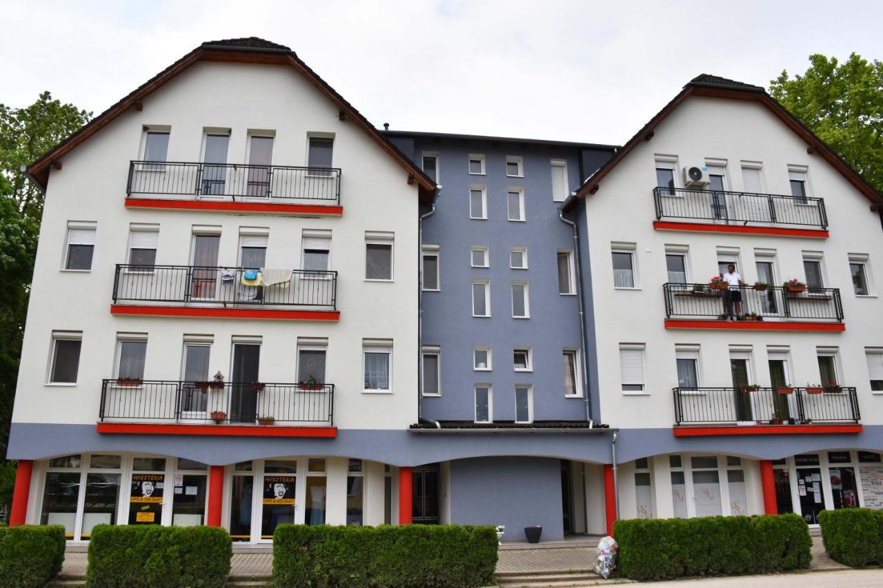 Pilikan Apartments Lenti Extérieur photo